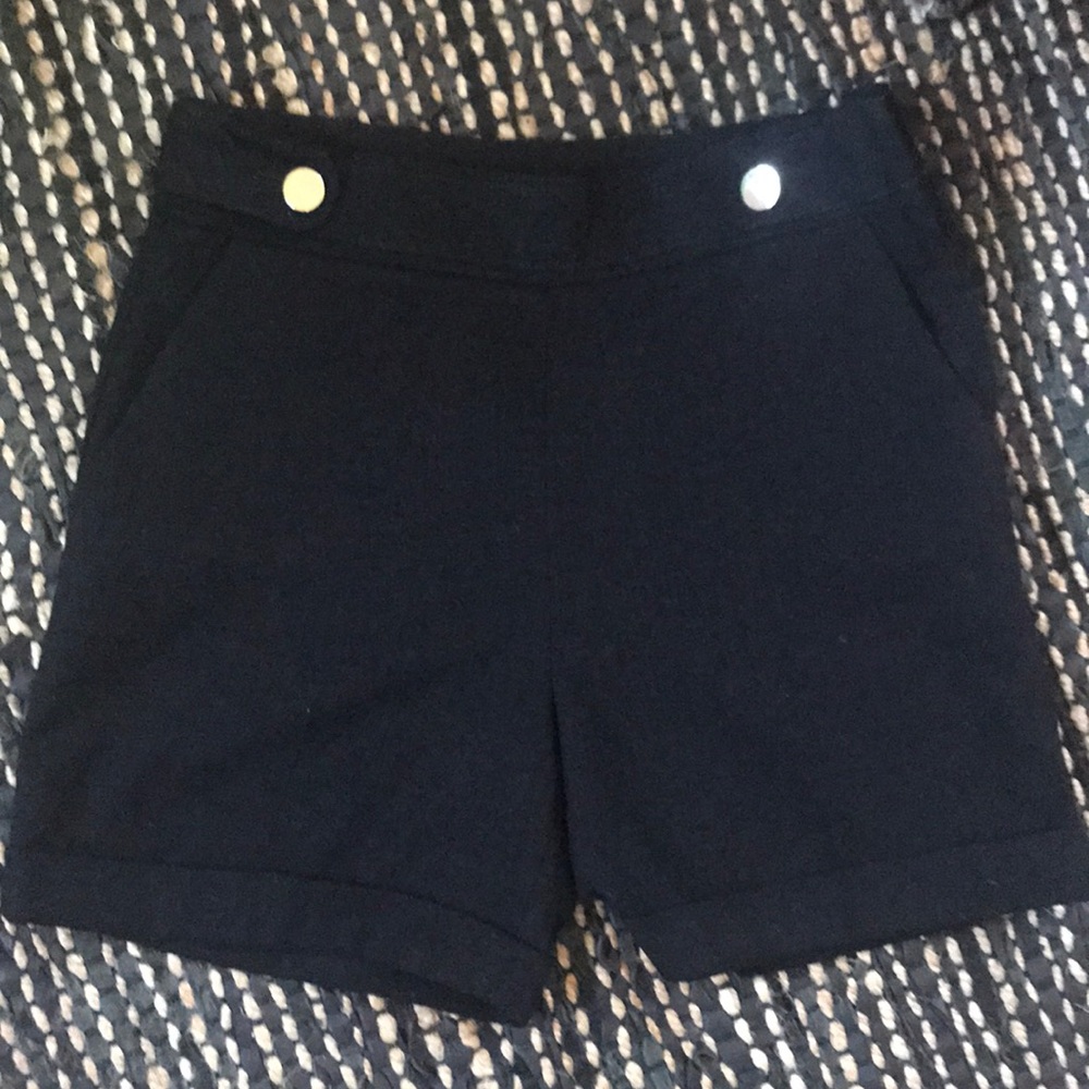 High Wasted Black shorts with buttons